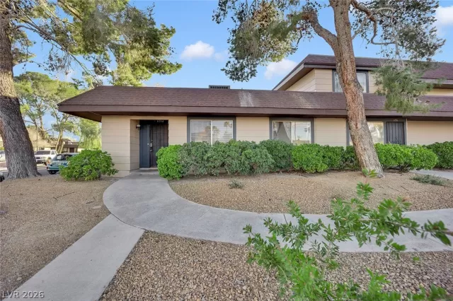 MLS: 2762372 Condo For Sale