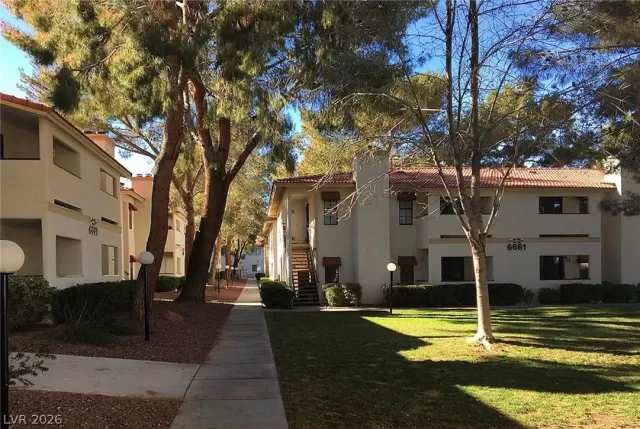 MLS: 2762446 Condo For Sale