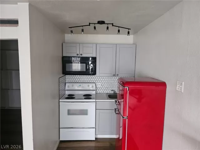 MLS: 2762539 Condo For Sale