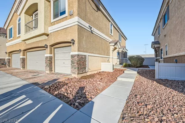 MLS: 2762595 Condo For Sale