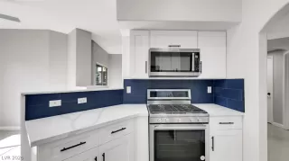 Photo #2: 2762598 Listing