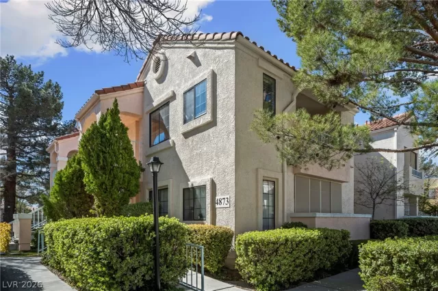 MLS: 2762665 Condo For Sale