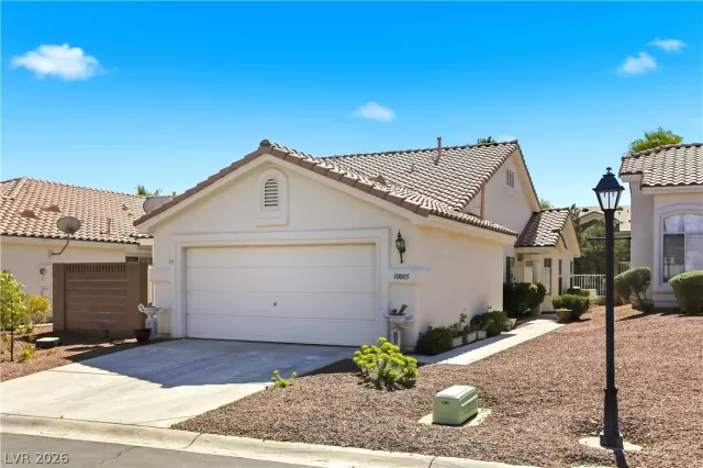 MLS: 2762695 Condo For Sale