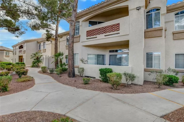 MLS: 2762771 Condo For Sale