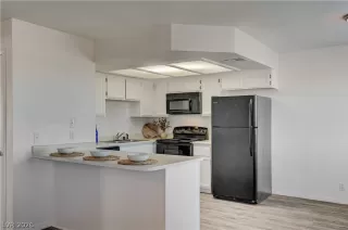 Photo #3: 2762856 Listing 