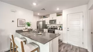 Photo #3: 2762917 Listing 