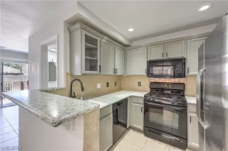 Photo #1: 2763018 Listing 