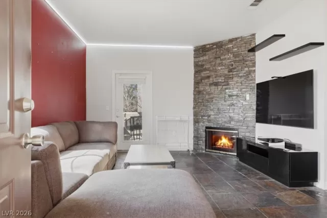 MLS: 2763019 Condo For Sale