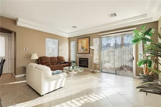 Browse active condo listings in SPANISH STEPS