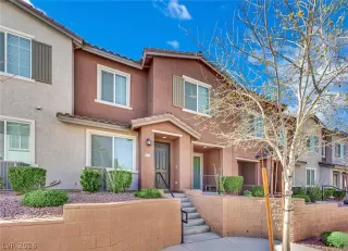 Browse active condo listings in WAVERLY