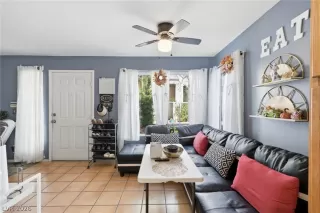 Photo #4: 2763584 Listing