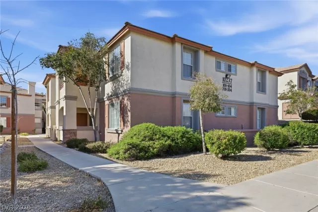 MLS: 2763613 Condo For Sale