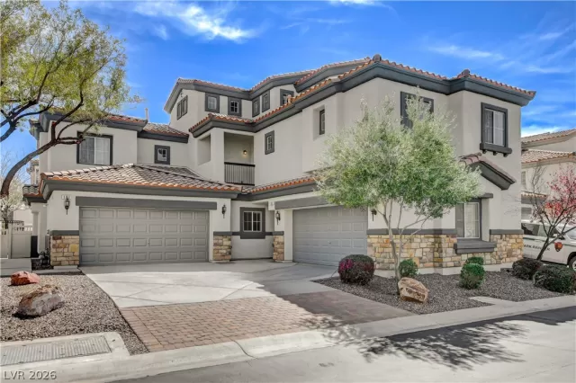 MLS: 2763669 Condo For Sale