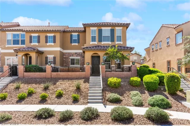 MLS: 2763786 Condo For Sale