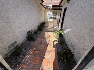 Photo #1: 2763827 Listing 