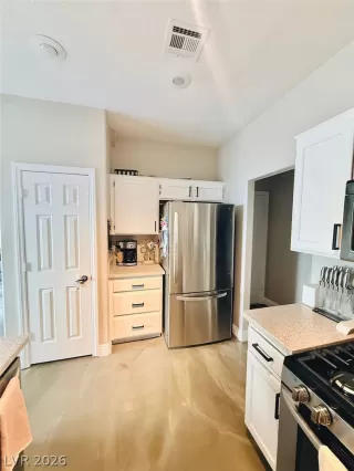 Photo #6: 2763924 Listing