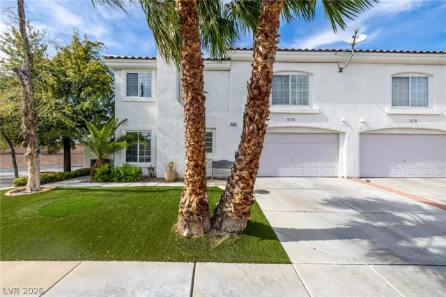 MLS: 2763953 Condo For Sale