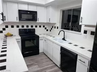 Photo #5: 2764387 Listing 