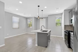 Photo #3: 2764510 Listing