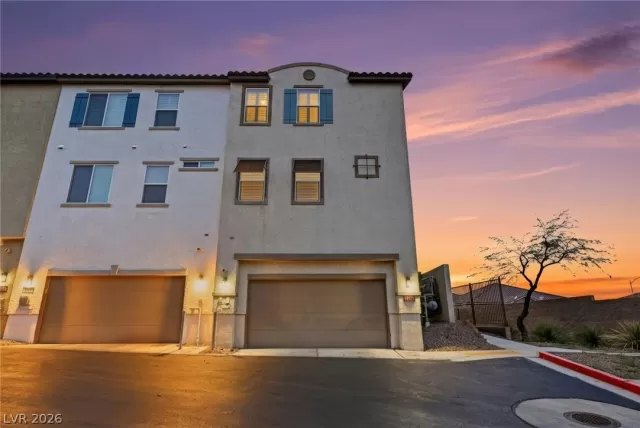 MLS: 2764640 Condo For Sale