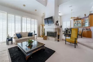 Photo #2: 2764823 Listing