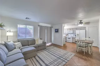 Photo #4: 2764974 Listing