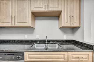 Photo #6: 2764978 Listing