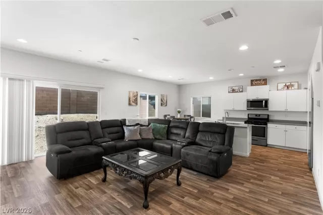 MLS: 2765013 Condo For Sale