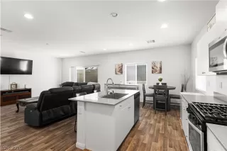 Photo #4: 2765013 Listing 