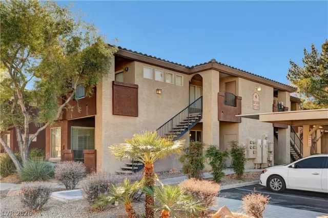 MLS: 2765018 Condo For Sale