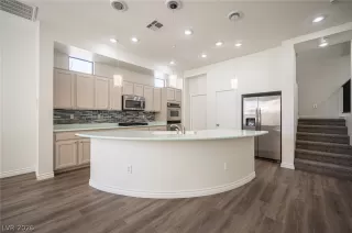 Photo #2: 2765421 Listing