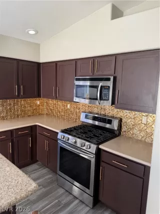 Photo #5: 2766056 Listing