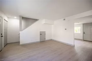 Photo #3: 2766060 Listing