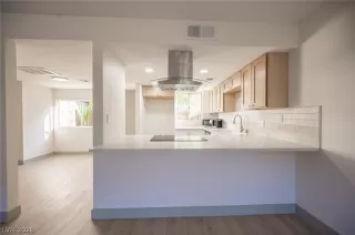 Photo #4: 2766060 Listing