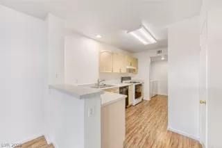 Photo #4: 2766116 Listing 