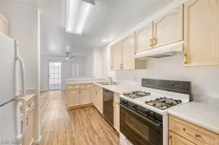 Photo #5: 2766116 Listing 