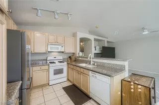 Photo #5: 2766126 Listing 