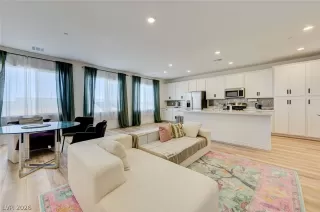 More Details about MLS # 2766139 : 236 WALSH PEAK AVENUE