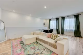 Photo #1: 2766139 Listing 