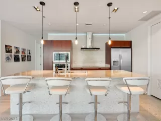 Photo #2: 2766336 Listing