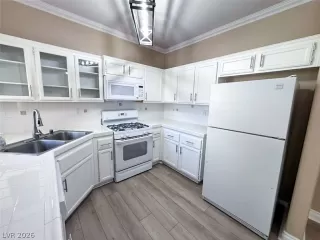 Photo #6: 2766401 Listing