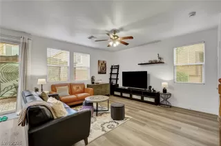 Photo #4: 2766405 Listing