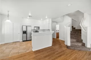 Photo #5: 2766423 Listing