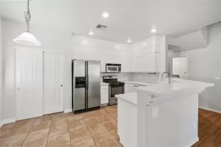 Photo #6: 2766423 Listing