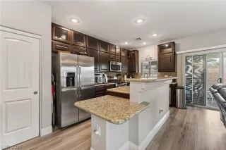 Photo #5: 2766480 Listing 