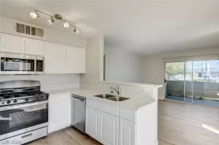 Photo #5: 2766718 Listing 