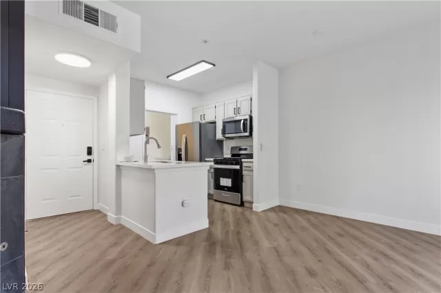 MLS: 2766862 Condo For Sale