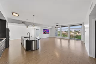 Photo #4: 2766935 Listing