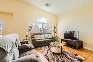 Photo #5: 2766939 Listing 