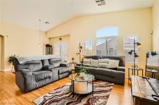 Photo #6: 2766939 Listing 